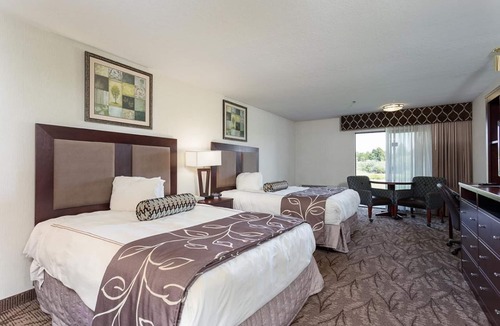 Idaho Falls Resort | BEAUTIFUL ESCAPE! ONE PERFECT UNIT! COMPLETE WITH SPA, POOL, HOT-TUB