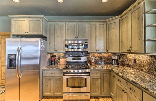 Eureka Cabin | Beautiful Eureka Cabin Rental on Golf Resort!