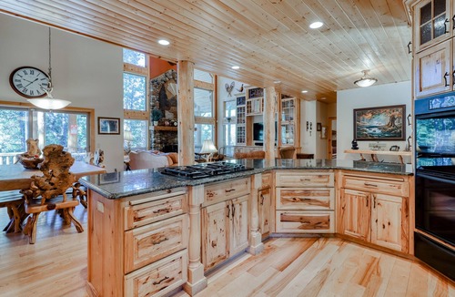 Granite Ridge Cabin | Beautiful Family-Friendly Cabin with WiFi & Great Location Near Shaver Lake