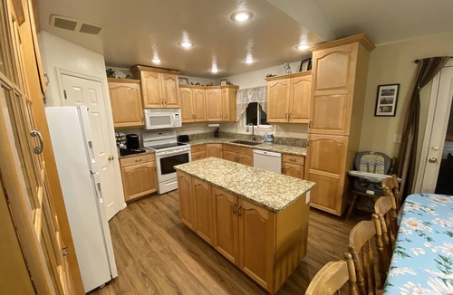 Ammon House | Beautiful home, 8 bedrooms-18 beds-sleeps 30, family friendly