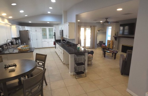 Palm Springs House | Beautiful home close to Coachella Stagecoach, PGA west, and The Thermal club.