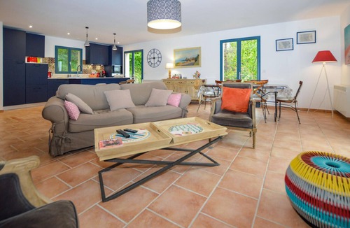 Nessa House | Beautiful home in Nessa