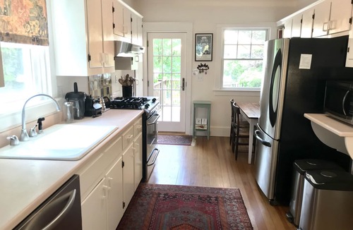 Fifth Ward House | Beautiful home/neighborhood, near mansions, beach, Cliff Walk, town, 30 day min