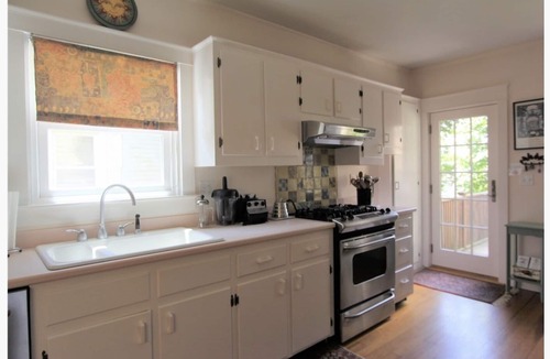 Fifth Ward House | Beautiful home/neighborhood, near mansions, beach, Cliff Walk, town, 30 day min