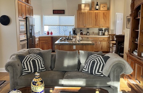 St. Helena House | Beautiful Home Walking Distance St Helena and Meadowood resort privileges.