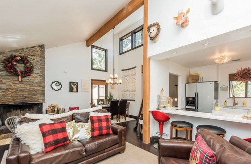Shaver Lake Condo | Beautiful Lake & Forest Condo w/ a Fireplace, Shared Pool, & Hot Tub
