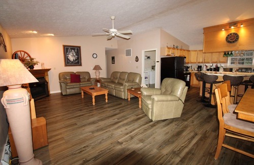 Mammoth Cave House | Beautiful Lakefront Home with lake access!