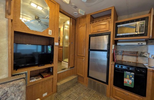 Wakefield RV Rental | Beautiful little Camper w/all the extras at RockWater Campground.