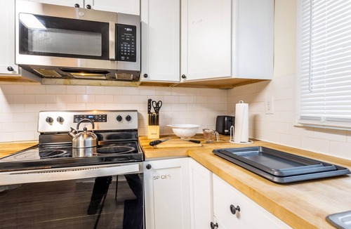 Near Eastside House | ★Beautiful Modern Home w/ King Suite Near Downtown★