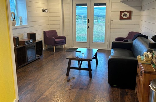 Florence House | Beautiful mountain views, Close to trails, Pet friendly Farm Awaits you!