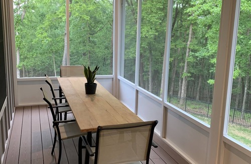 Almo House | Beautiful new home at Kentucky Lake with community pool! Close to Murray State!