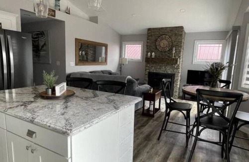 Lakeview House | Beautiful newly remodeled house at Indian Lake