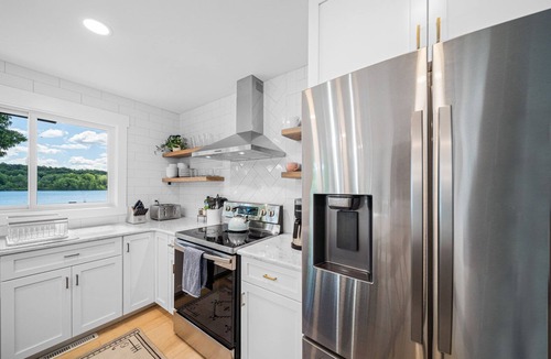 Cassopolis House | Beautiful Newly Renovated Lakefront Home Near Notre Dame
