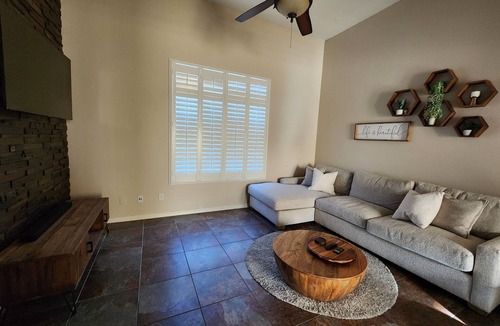 Stetson Valley House | Beautiful, Peaceful, Home away from Home -Perfect for 4 people and Pet Friendly!