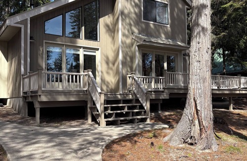 Coolin House | Beautiful Priest Lake Getaway with Private Dock 3Br 2Ba