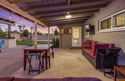 Village Grove House | BEAUTIFUL PRIVATE POOL/HOME/BACKYARD NEAR OLD TOWN