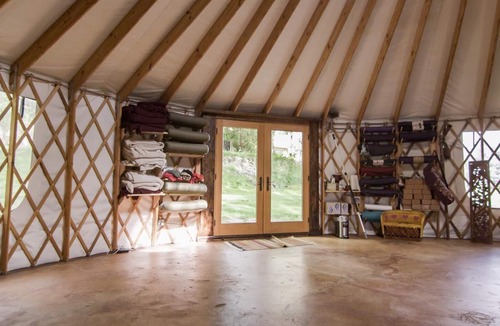 Buhl House | Beautiful Private Riverfront Geothermal Hot Springs Home