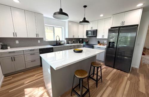 Middletown House | Beautiful Quiet Mountain Getaway, Amazing Views