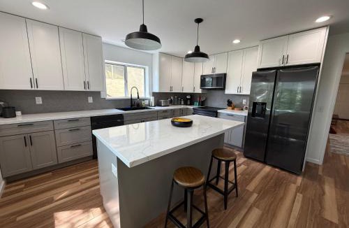 Middletown House | Beautiful Quiet Mountain Getaway, Amazing Views