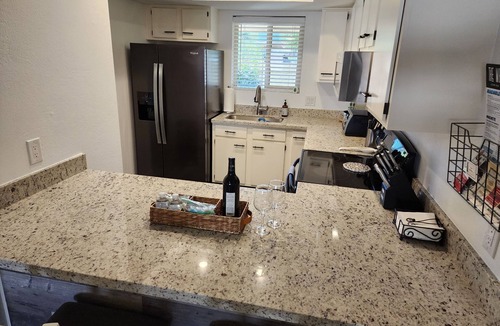 Las Haciendas De Paradise Village Condo | Beautiful, remodeled, furnished, 2/2 condo in Phoenix/Paradise Valley AZ.