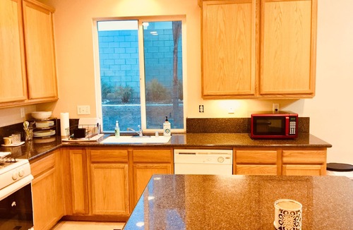Fontana House | Beautiful Single Family Home near ONTARIO/LOS ANGELES AREA