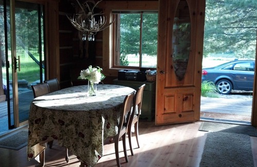 St. Regis Cabin | Beautiful Sloway Cabin by the Clark Fork River