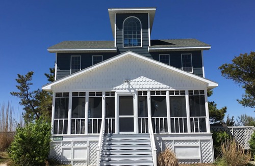 Chincoteague House | Beautiful Sunsets Over The Chincoteague Bay* Panoramic Water Views* Private Dock