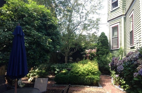 The Point Condo | Beautiful victorian w/big garden, Tesla/EV charger, 2 blocks from water