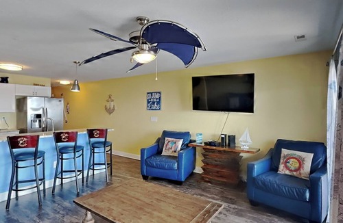 Put-in-Bay Condo | Beautiful Views | 2 Balconies | 10 ppl | C210