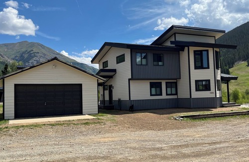 Silverton House | Beautiful Views on the Animas river in Silverton