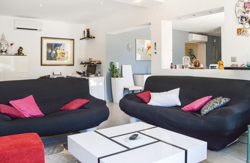 Santa-Maria-Poggio House | Beautiful villa with private pool.