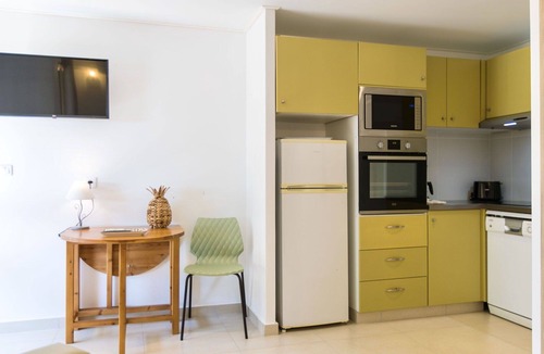 Tarcu House | Beautiful villa for 6 guests with pool, A/C, WIFI, TV and terrace