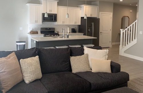 Hurricane House | Beautiful Zion Village 3 bedroom 3 bath home - KING BEDS!