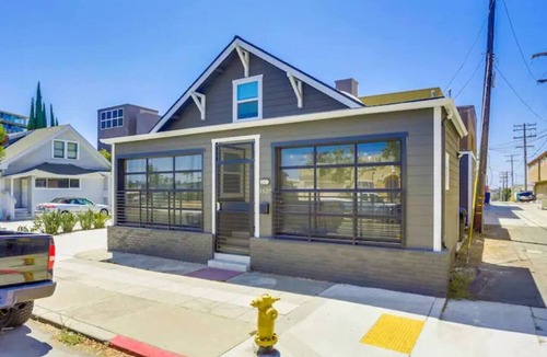 University Heights Apartment | Beautifully Remodeled Studio apartment