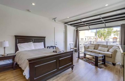 University Heights Apartment | Beautifully Remodeled Studio apartment