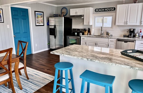 Hillsboro House | Beautifully renovated 3BR house w/lake views