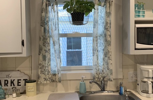 Oregon House | Beauty by the Bay Charming 2-bedroom house in superb Oregon Ohio with WiFi
