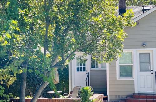 East Sacramento House | Bebedeux - Charming & Clean Classic in the Fab 40s