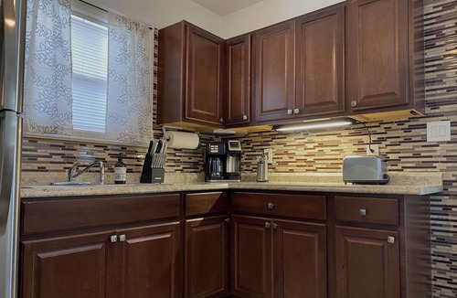 Bedford House | ~Bee1 Bungalow~Charming & Cozy in a Prime Location!