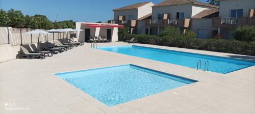 Bravone Apartment | Bel appartement confortable et cosy en résidence avec piscine à 5 mn de la mer