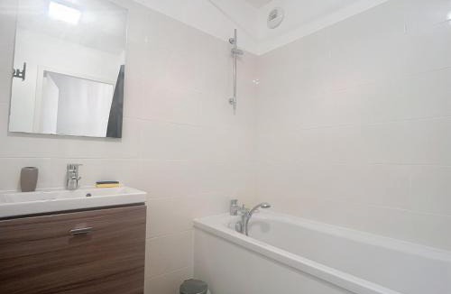 Sarrola-Carcopino Apartment | Bel appartement 2 chambres à Proximité des Commodités