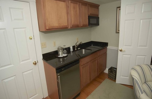 Top of the Hill Bed & Breakfast | Bellevue Manor
