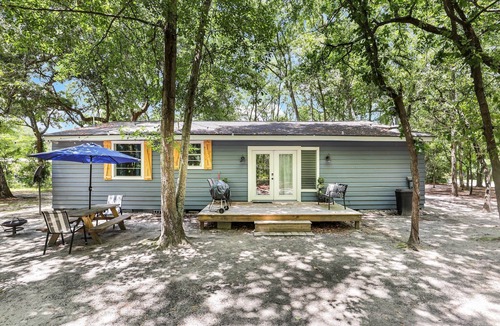Russellville House | Beloved Bush Bed and Board - Experience Beautiful Lake Moultrie