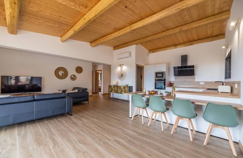 Sotta House | Bergerie mountain view heated swimming pool