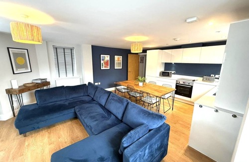 Southampton City Centre Apartment | Bernard Point- large two bed apartment in city