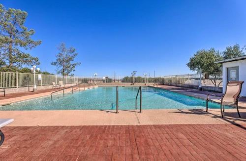 Eleven Mile Corner Apartment | 'Best Night's Sleep' Apt Near Skydive Arizona