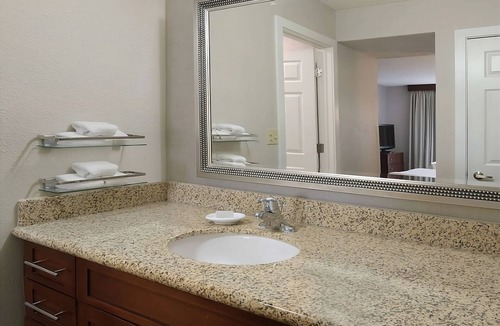 Northeast Heights Hotel | Best Value, Quality Stay! Near Lafayette Park, Free Breakfast, Pet-Friendly!