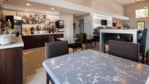 Wood Ranch Hotel | Best Western Apricot Inn