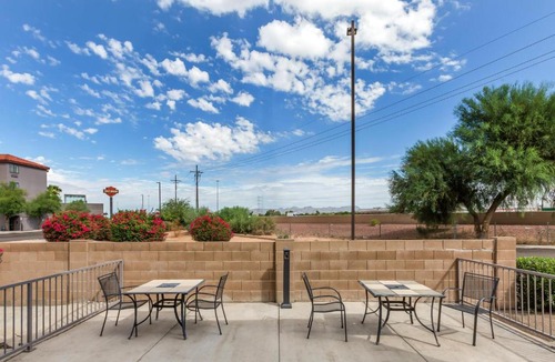 Cortaro Hotel | Best Western Gold Poppy Inn