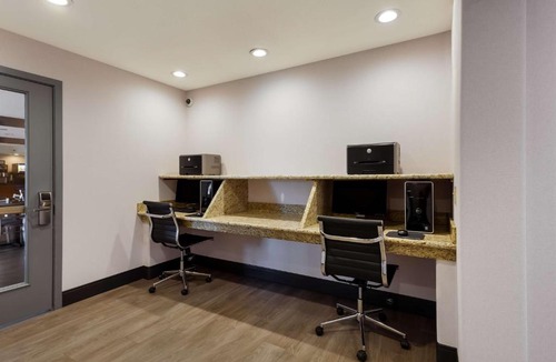 Lemoore Hotel | Best Western Inn & Suites Lemoore